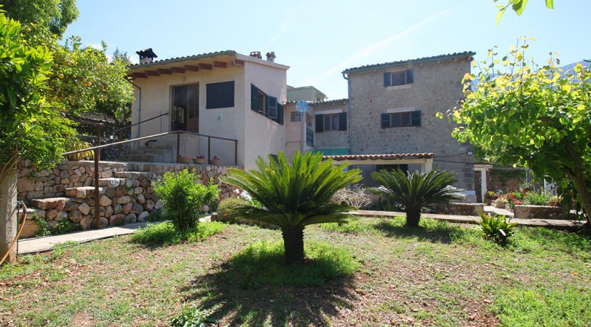 Rustic house with pool and garden for sale in Soller
