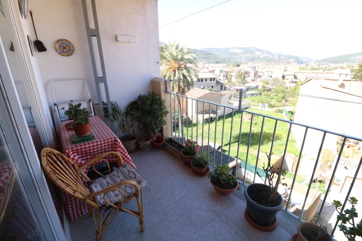 Bright apartment with terrace for sale in the center of Sóller