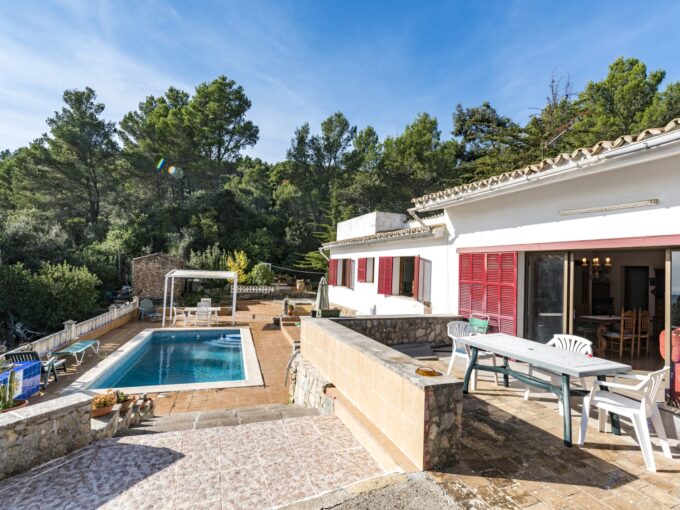 Rustic style villa with mountain views for sale in Esporles