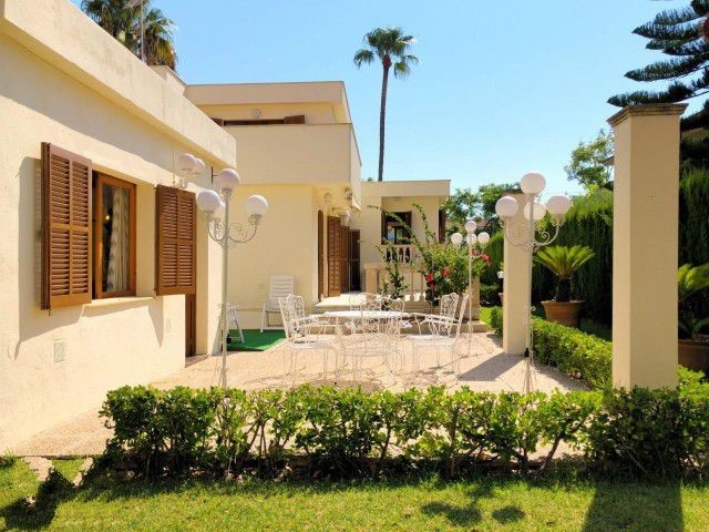 Villa for sale a few meters from the beach of Puerto de Alcudia
