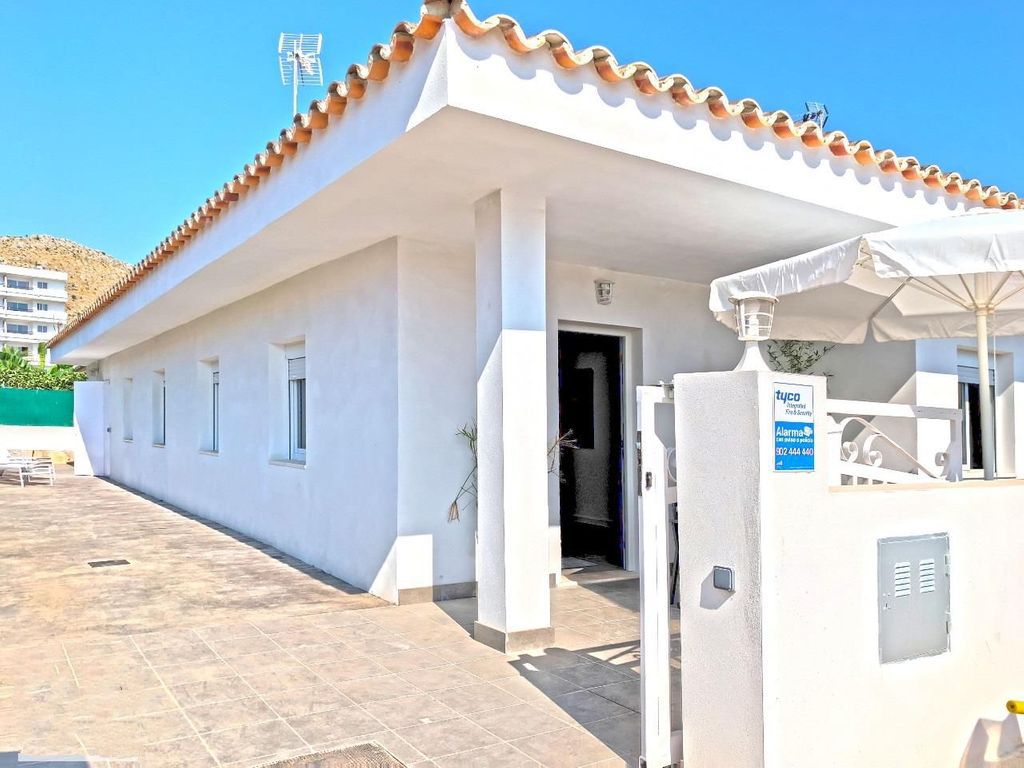 Villa close to the beach for sale in Puerto de Alcudia,Mallorca