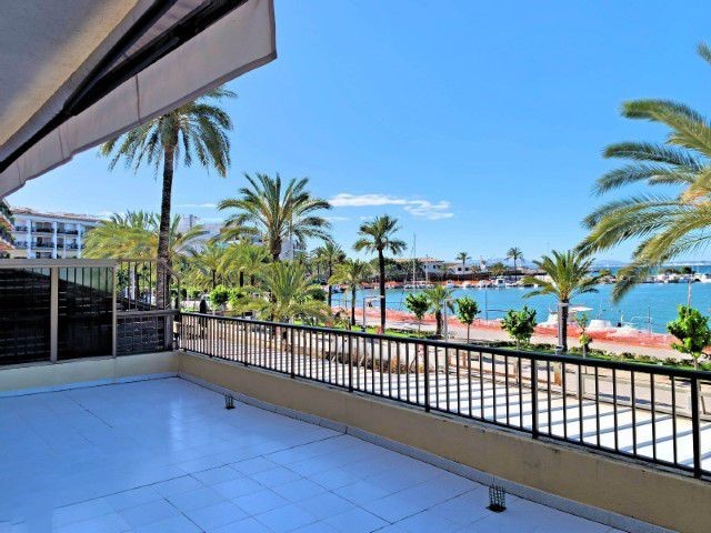 Sea view apartment with holiday tourist license for sale in Puerto de Alcudia