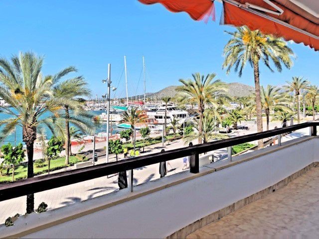 Sea view apartment for sale in the first line of Puerto de Alcudia