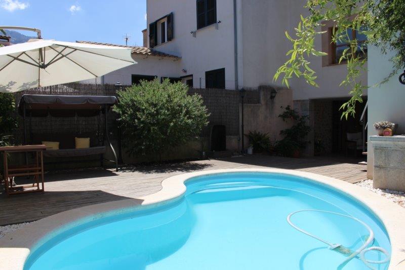 Rustic house completely renovated with garden and pool for sale in Sóller