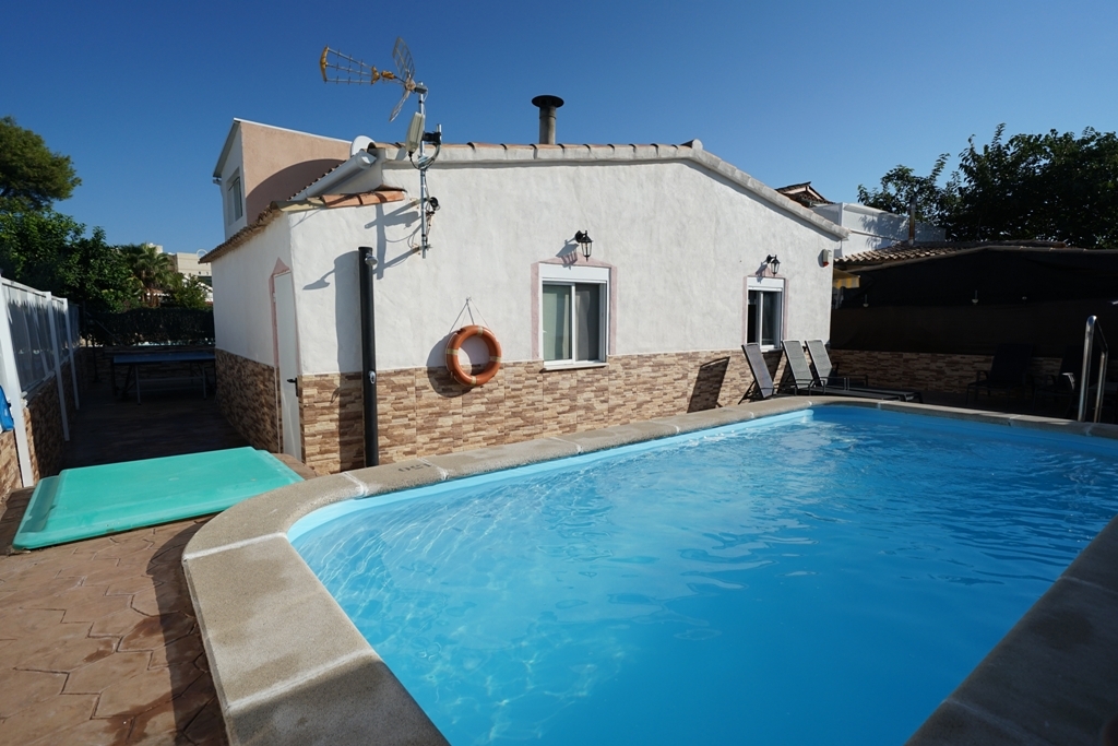 Port Alcudia villa for sale with swimming pool