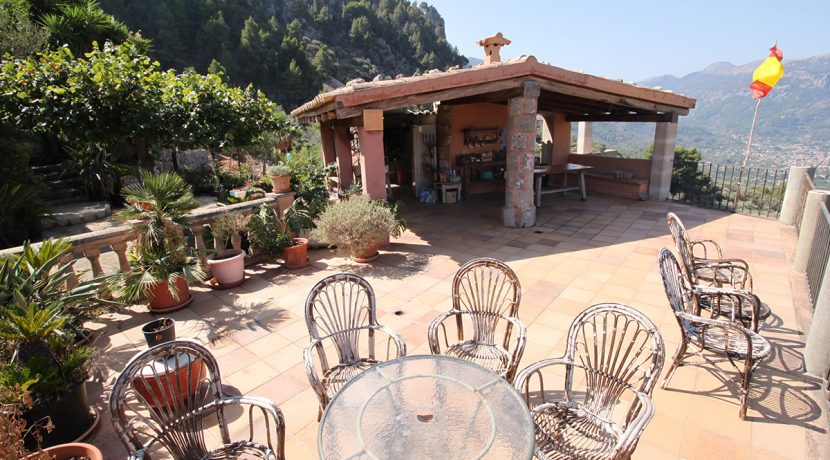 Country house in a lovely setting for sale with beautiful views in Biniaraix