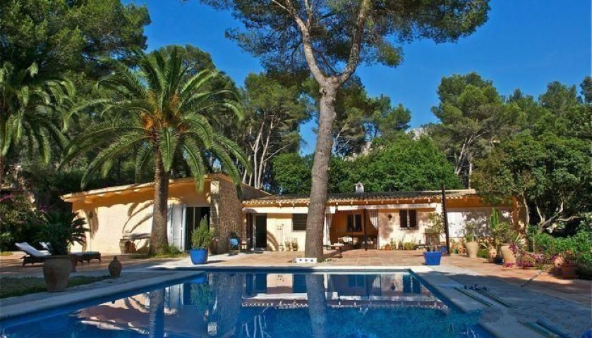 Refuge hideaway villa for sale in the paradise of Cape Formentor