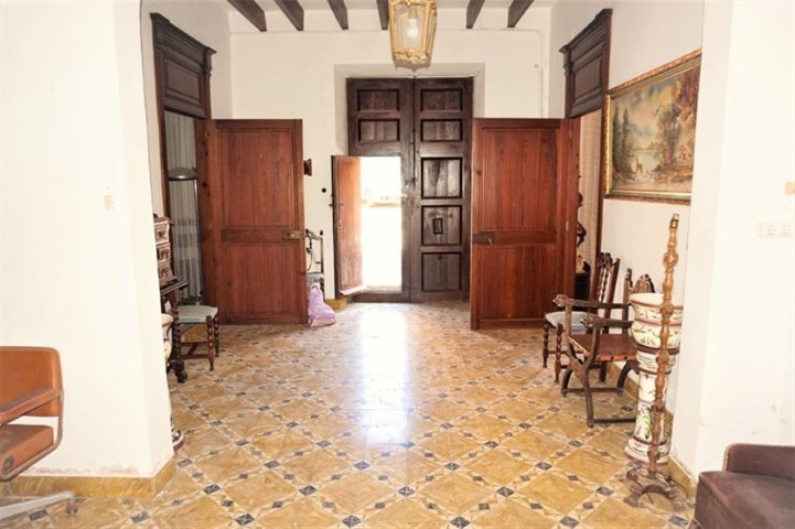 Capdepera large townhouse for sale to renovate