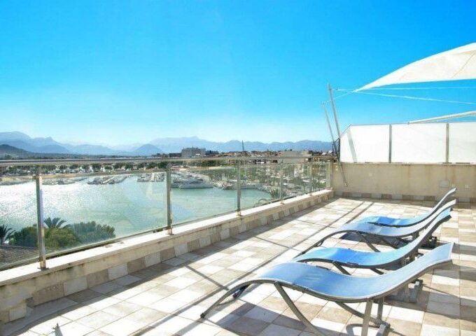 Seafront Penthouse with private terrace for sale in Port d'Alcudia