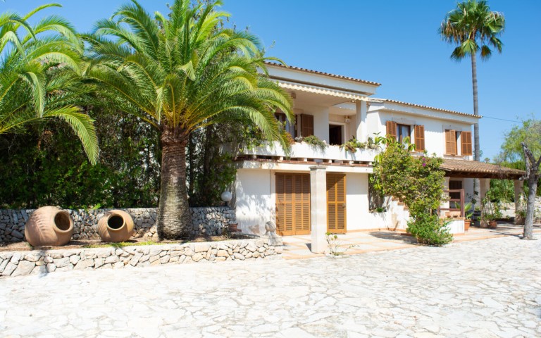 Finca for sale with vintage character located on the outskirts of Cala Millor