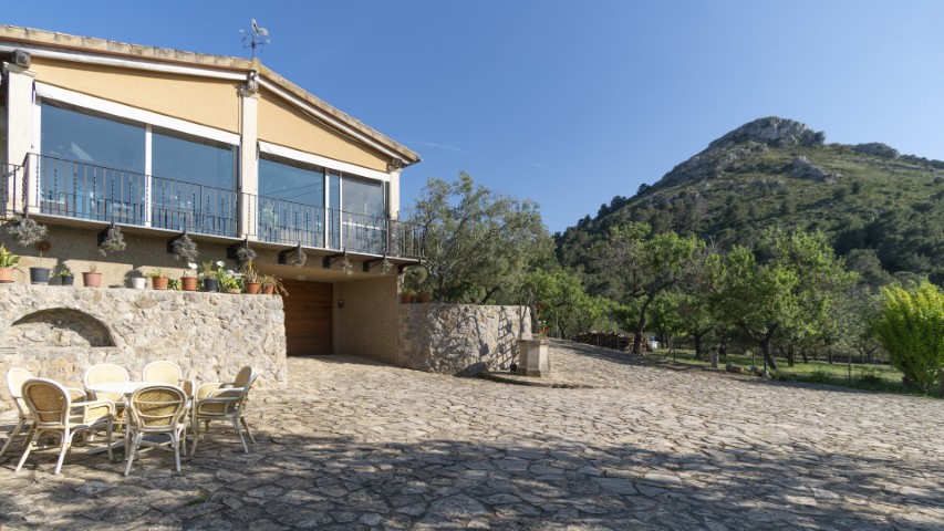 Country house with top-quality materials for sale in Son Fe, Alcudia