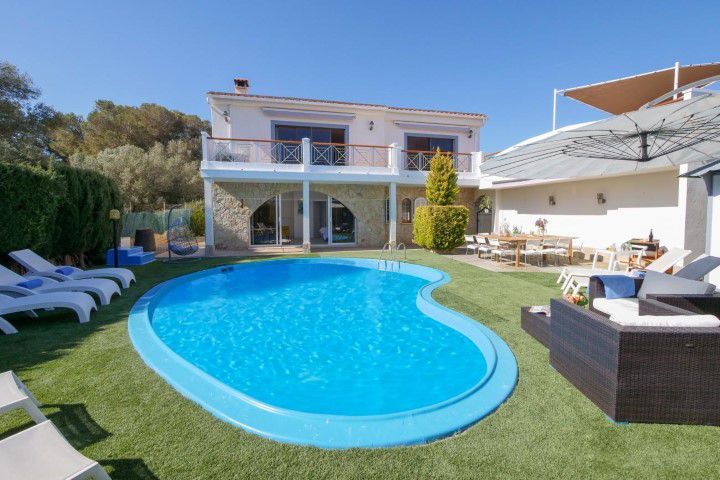 Villa with a tourist rental license for sale in Calas de Mallorca