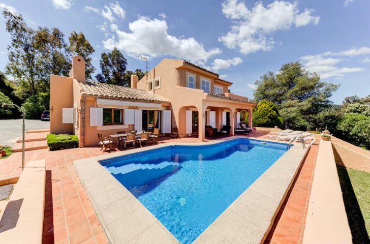 Large elevated country house with holiday rental license for sale in Alcudia