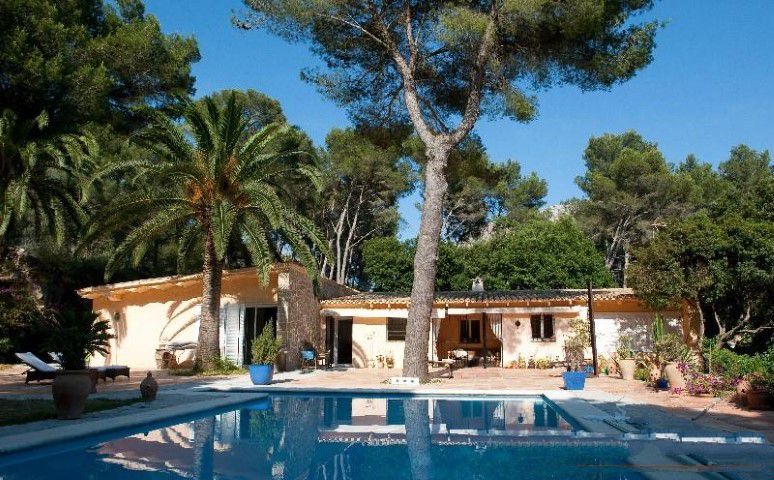 Villa with two guest apartments for sale in Formentor, Pollensa, Mallorca