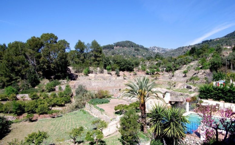 Country house with impressive views for sale outside of Soller