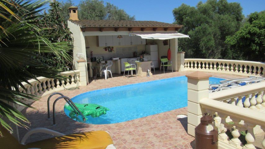 Finca with guest house for sale close o Santanyi