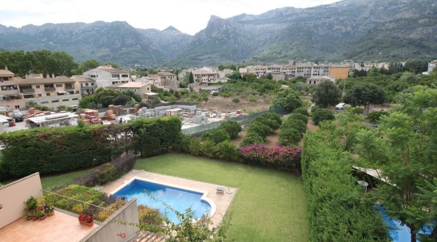 Duplex apartment with community pool and garden for sale in Soller