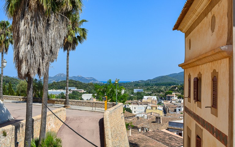 Townhouse partly furnished with a magnificent view for sale in Arta