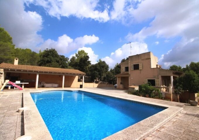 Holiday letting finca on a big plot for sale in Porreres