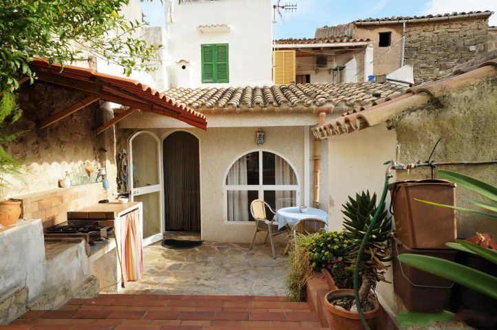 Village house for sale in the center of Campanet