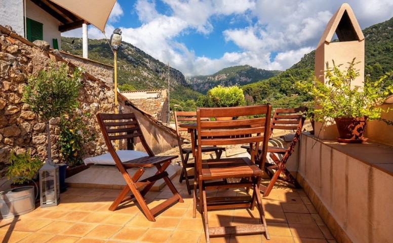Townhouse for sale with terrace and views of Valldemossa