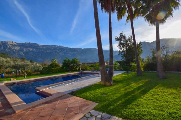 Beautiful finca with garden, pool and holiday rental license for sale in Sóller