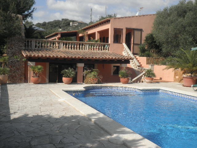 Beautiful country house for sale very close to S’Horta village