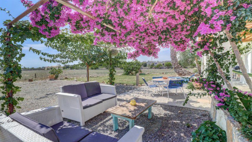 Country house on a large plot for sale in Puerto Pollensa