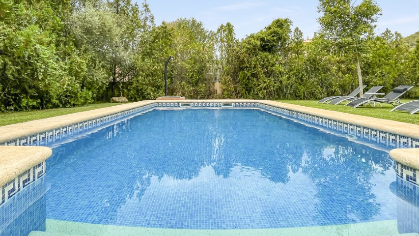 Villa with holiday licence, pool and garden in Crestatx, Sa Pobla, Mallorca