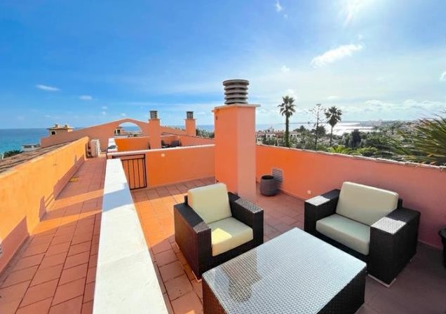 Modern penthouse close to the sea for sale in Port Verd