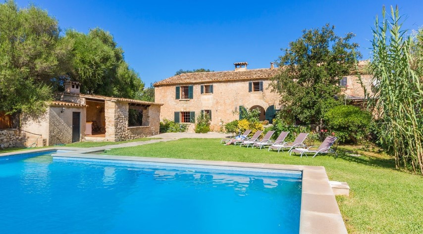 Old Finca with pool and holiday rental licence for sale in Pollensa, Mallorca