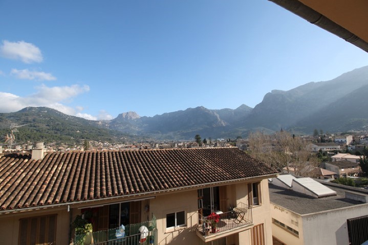 Spacious penthouse apartment to reform for sale in Soller