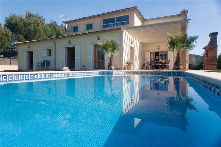 Villa for sale with holiday rental license for sale in Crestatx, Pollensa