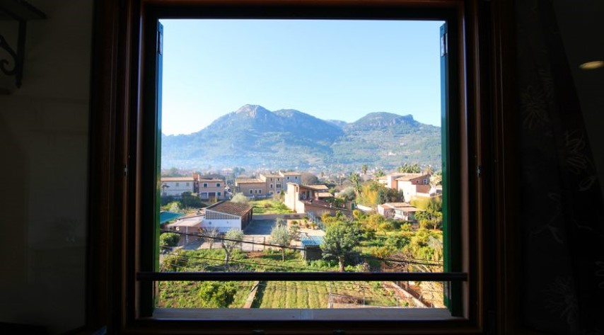 Spacious apartment on the second floor for sale in Soller