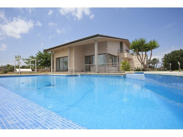 Country villa with sea views and rental license for sale in Santa Margalida