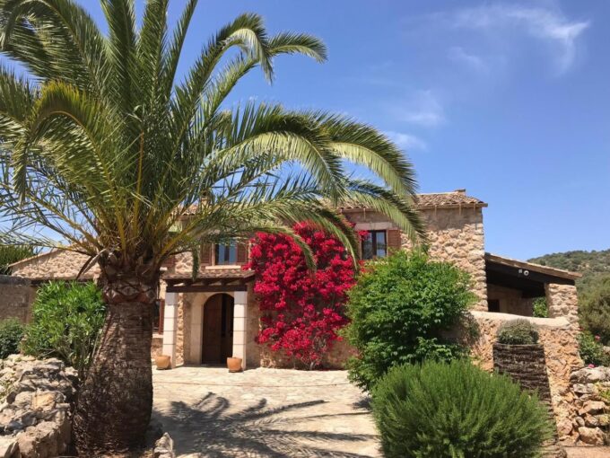 Stone house on two floors for sale in Sant Llorenc