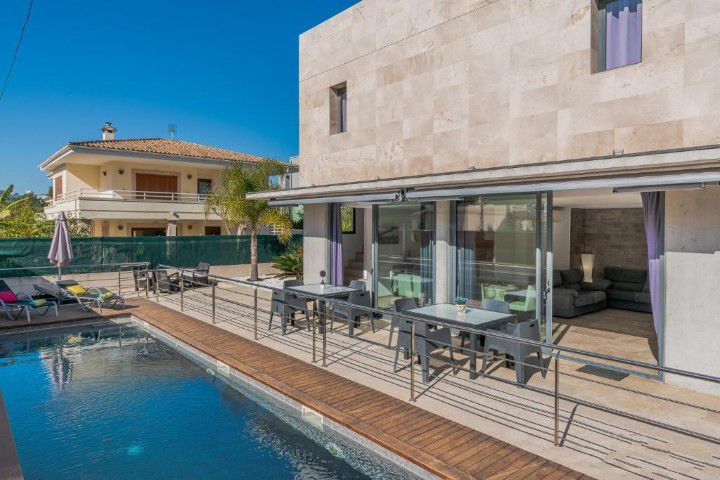Minimalist style villa with holiday rental license for sale in Playas de Muro