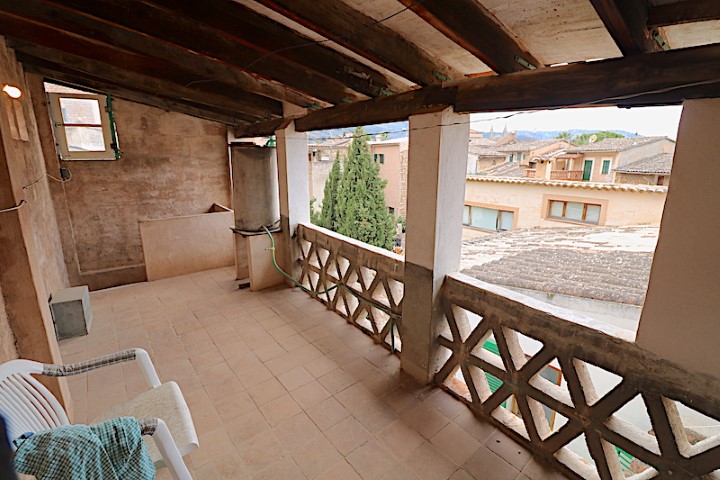 Townhouse with stone façade for sale near the center of Sóller