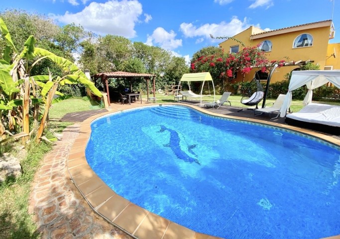Coastal villa with unlimited vacation rental license for sale in Sa Coma