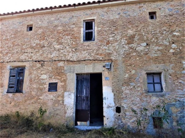 Large rustic finca for sale to be renovated near Son Servera