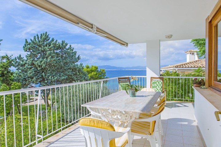 Excellent villa for sale with sea views and vacation license in Bellavista, Llucmajor