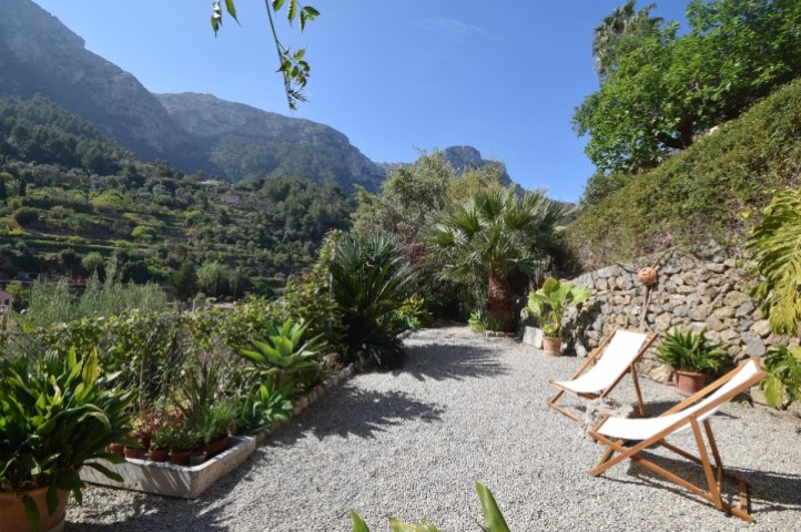 Charming ground floor apartment for sale with garden and great views in the centre of Deià