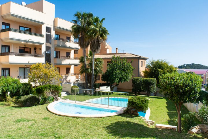 Ground floor apartment with communal pool for sale in Capdepera