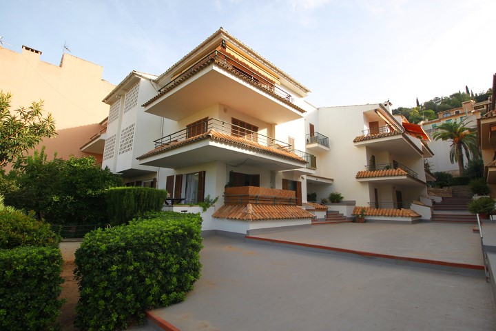 Spacious apartment for sale in the center of Bunyola