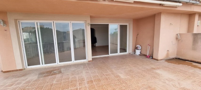 Penthouse apartment in need of renovation for sale in Porto Cristo