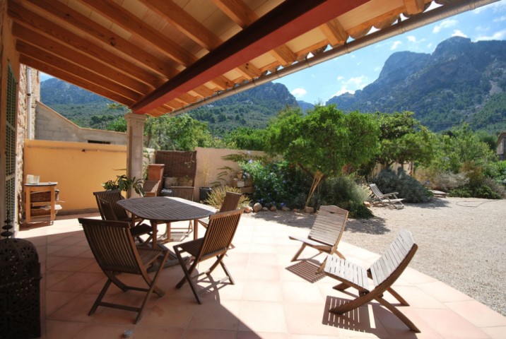 Stone house for sale located in the outskirts of Sóller