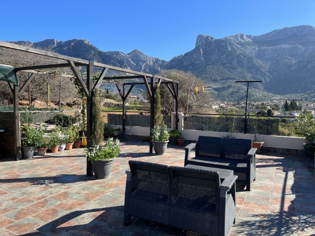 Spacious and bright penthouse with wonderful views for sale in Sóller
