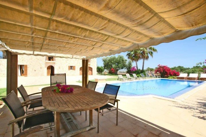 Country house for sale in Porreres with holiday rental license