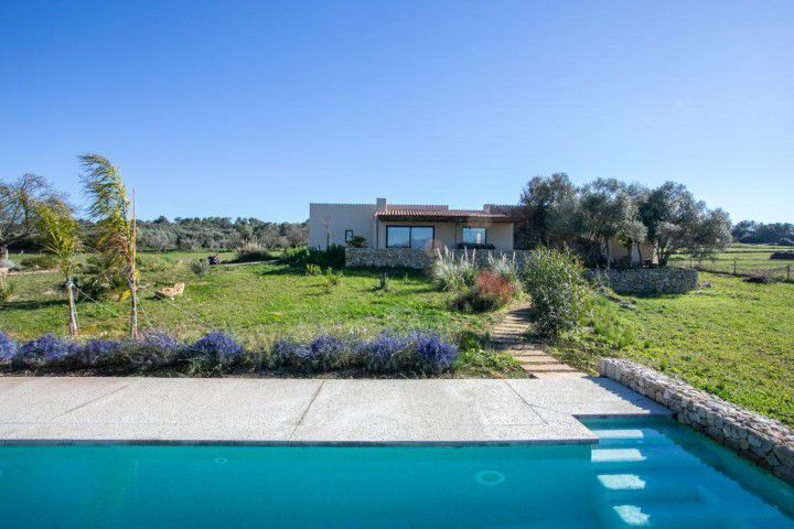 Newly constructed country house with swimming pool for sale near Sineu