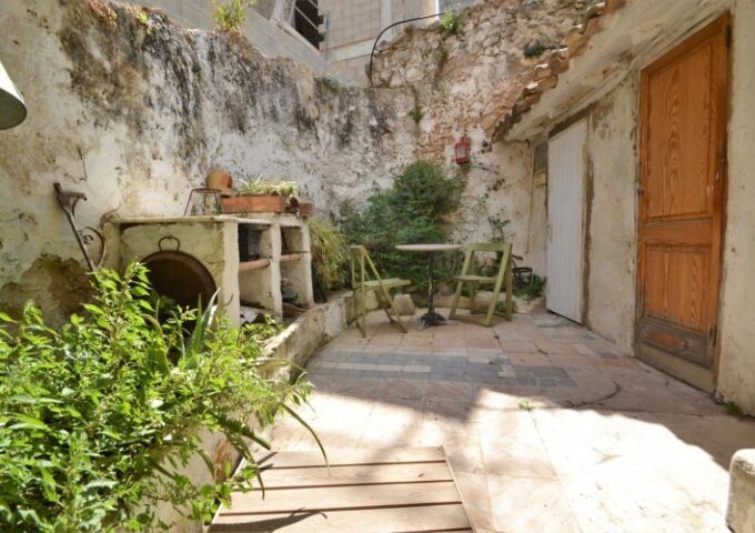 Traditional house with vacation license for sale in Campanet